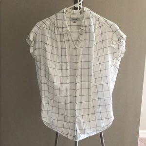 Window pane button down
